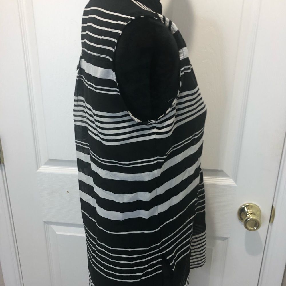 Live 4 Truth black and white sleeveless sheer top - Picture 4 of 7